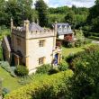 Маленький, да удаленький - в Великобритании продают самый маленький замок в стране