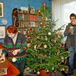 Иван Ургант порадовал свою звёздную бабушку новогодней ёлкой с ретро-игрушками
