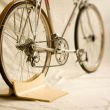 Как хранить велосипед в сезон активного катания: советы дизайнеров по интерьерам