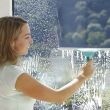 Самые эффективные способы помыть окна в квартире без разводов