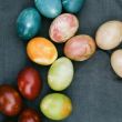 Красим яйца к Пасхе краснокочанной капустой, луком, свеклой и даже куркумой