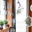 Как украсить окна к Новому году 2021: 10 необычных дизайнерских идей с инструкциями
