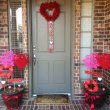 Украшаем дом на День Влюбленных: входная дверь