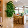 Как оформить пустую стену на кухне: 10 простых дизайнерских решений