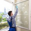 Как быстро помыть окна после зимы: 7 простых советов