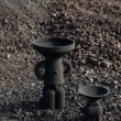 Необычные вазы из чёрного вулканического песка представлены английской студией Studiolav