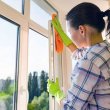 Надо ли мыть окна в городской квартире сразу после зимы?