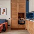 Дизайн интерьера маленькой квартиры со спальней, кухней-гостиной и двумя гардеробными