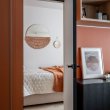 Дизайн интерьера маленькой квартиры со спальней, кухней-гостиной и двумя гардеробными