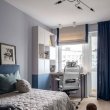 Функциональный интерьер в приятных цветах трёхкомнатной квартиры для большой семьи