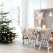 Как украсить свой дом к Новому году — 2024: стильные идеи и фото актуального праздничного декора