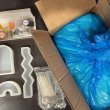 Разноцветные свечи необычных геометрических форм в актуальном стиле мемфис