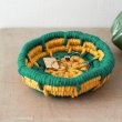 Уютная яркая корзинка для мелочей из цветных шнуров