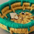 Уютная яркая корзинка для мелочей из цветных шнуров