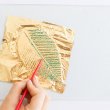 Восхитительные золотые подсвечники с флористическим декором