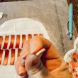 Необычная декоративная подушка в осеннем стиле с тыквой из атласной ленты