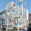 Прозрачный микро-дом в Токио, контрастирующий с окружающими его бетонными блоками