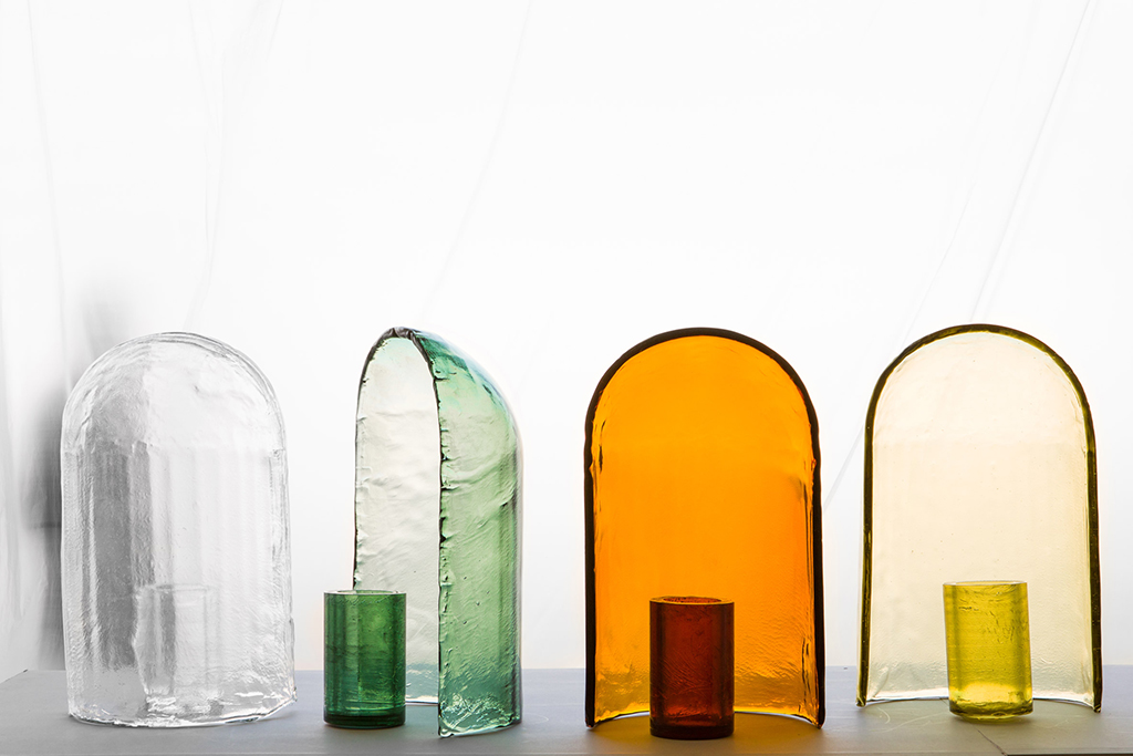 На миланской Неделе дизайна показали удивительную серию предметов из цветного стекла