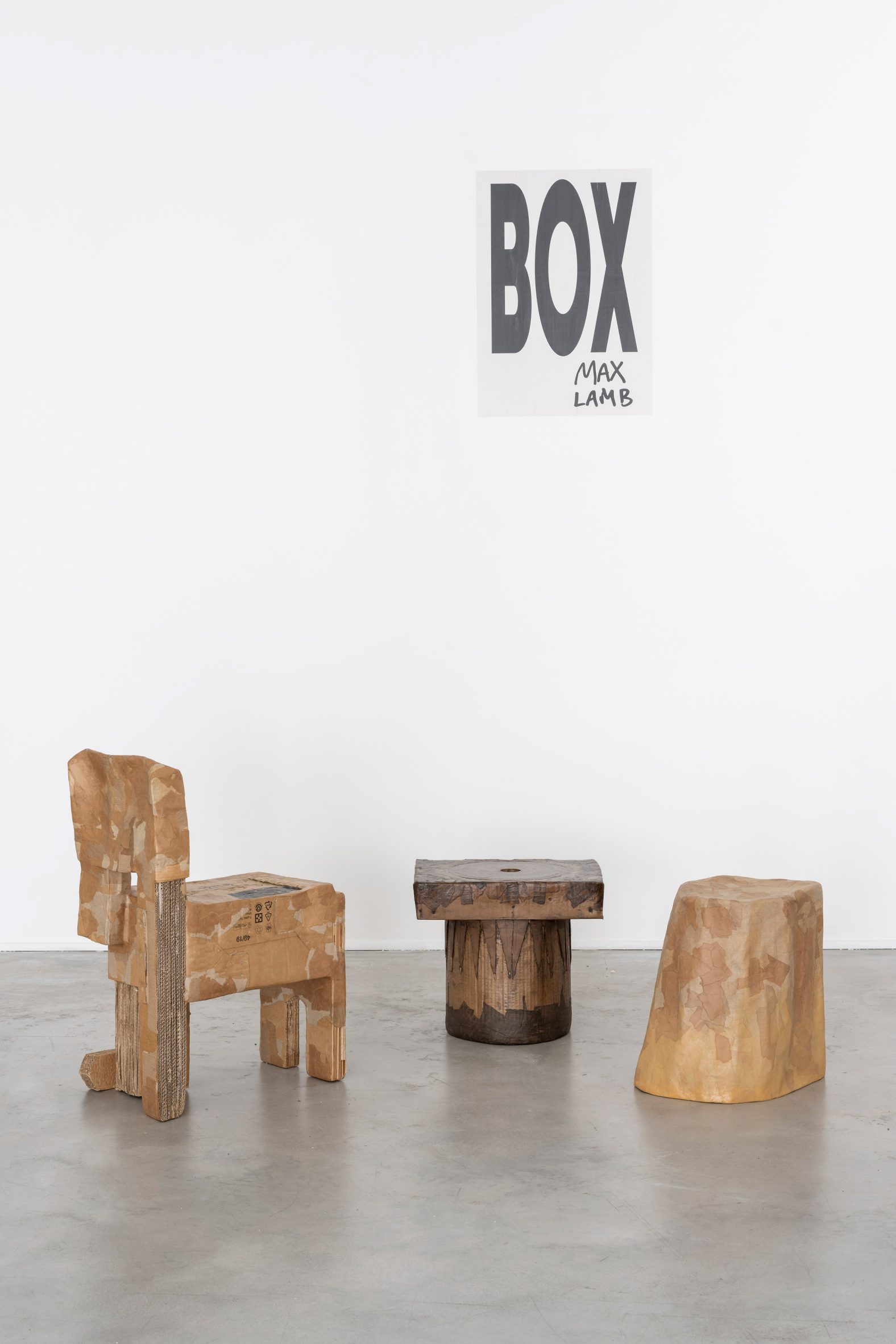 Британский дизайнер Макс Лэмб превращает картонные коробки в мебель, которую «можно бесконечно ремонтировать»