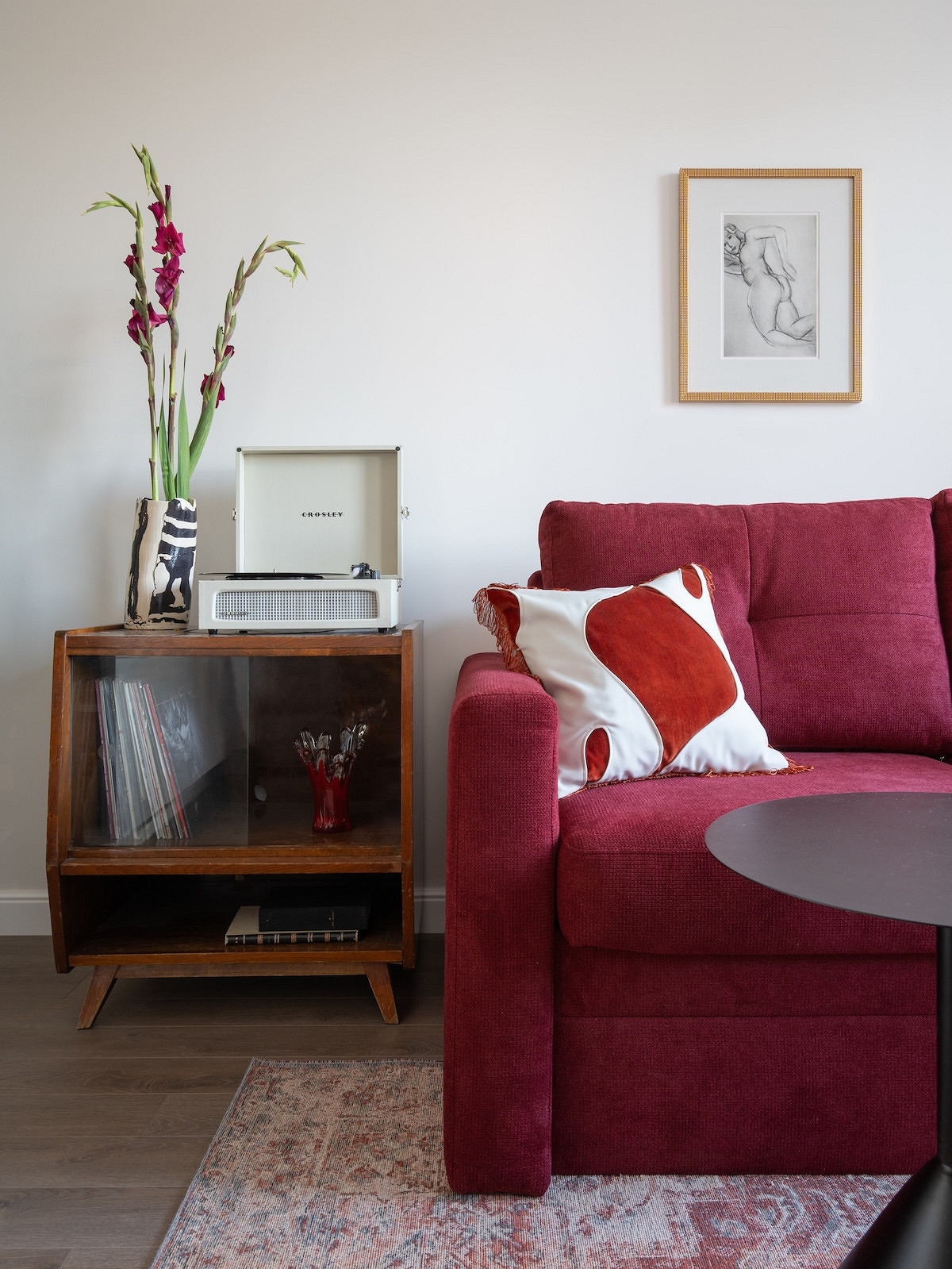 Светлый и уютный интерьер небольшой квартиры для молодой семейной пары