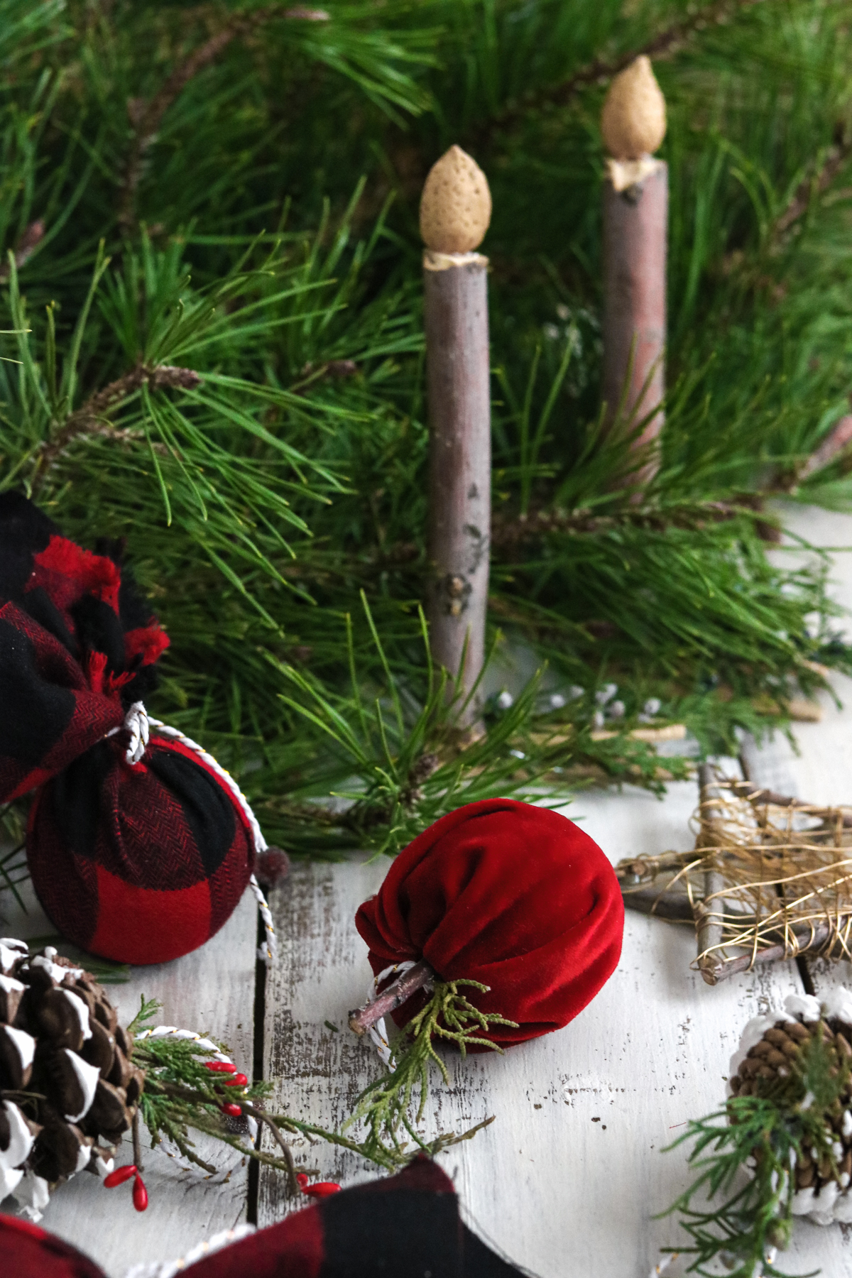 Очаровательные новогодние свечки в стиле рустик из обычной палочки и миндального ореха