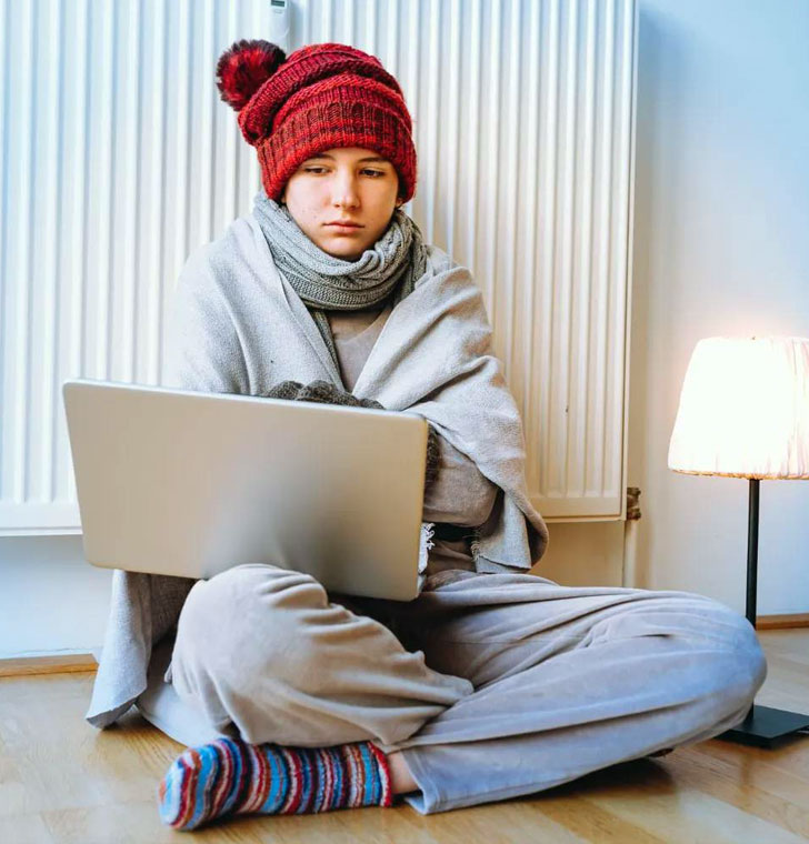 Как простыми средствами утеплить квартиру в сильные морозы?