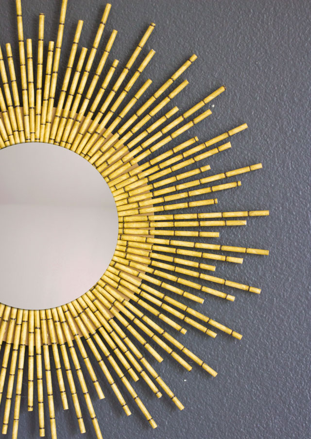 Как сделать знаменитое дизайнерское зеркало-солнце из бумажных трубочек для напитков.